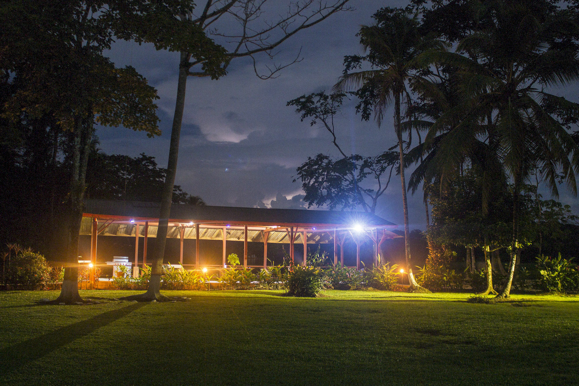 Lirio Lodge Barra de Pacuare Экстерьер фото